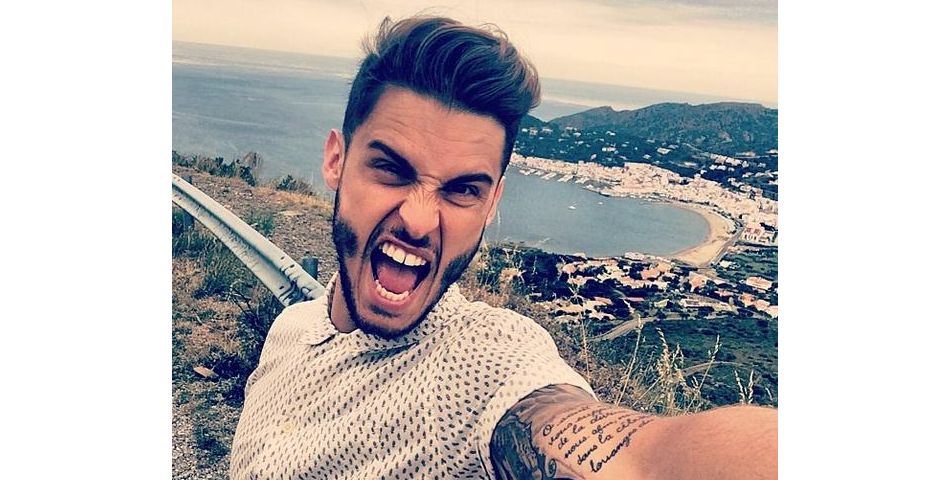 Baptiste Giabiconi Accro Aux Selfies Sur Les Réseaux Sociaux - Purebreak