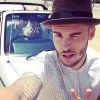 Baptiste Giabiconi partage ses selfies avec ses abonnés sur Instagram