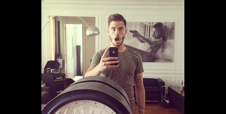 Baptiste Giabiconi addict aux selfies sur Instagram