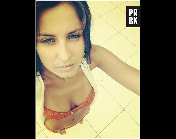 Malika Ménard : selfie en bikini depuis la Tunisie