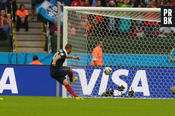Karim Benzema inscrit un but face au Honduras pendant le Mondial 2014 au Brésil
