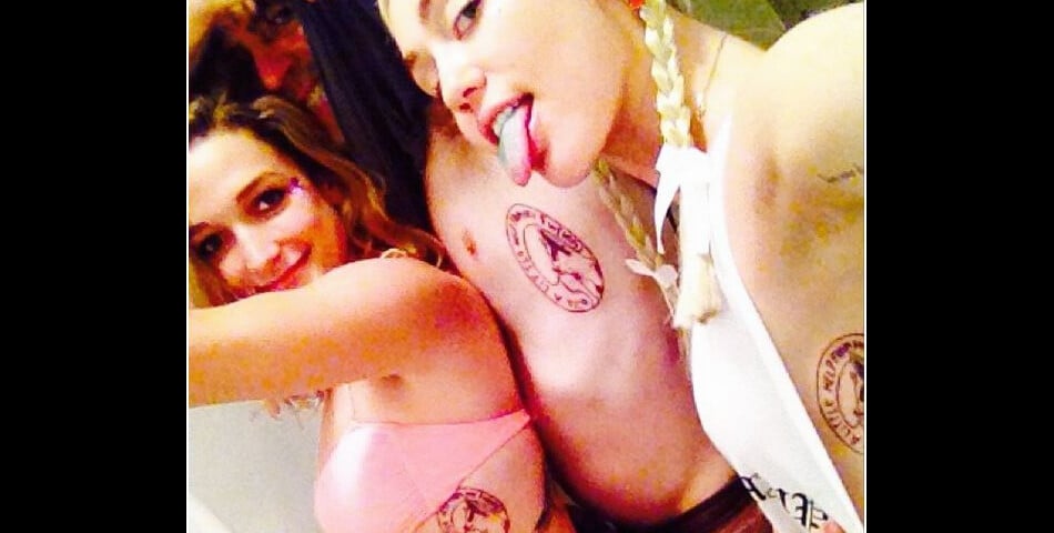  Miley Cyrus prend la pose sur Instagram pour d&amp;eacute;voiler son tatouage Floyd 