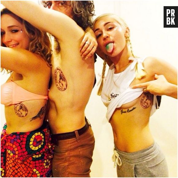Miley Cyrus prend la pose sur Instagram pour dévoiler son tatouage Floyd
