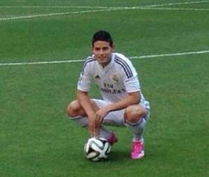 James Rodriguez pr&eacute;sent&eacute; aux supporters du Real Madrid, le 22 juillet 2014 &agrave; Santiago Bernabeu