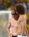  James Rodriguez en larmes et r&eacute;confort&eacute; par David Luiz apr&egrave;s Colombie VS Br&eacute;sil pendant le Mondial 2014 