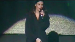Laura Pausini sans culotte sur scène : moment de Solitudine pour la chanteuse