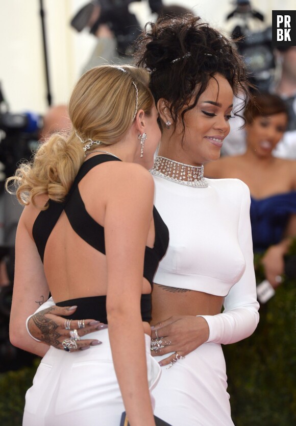 Cara Delevingne et Rihanna, complices sur les tapis rouges