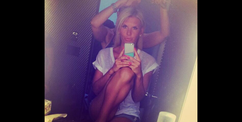  Am&amp;eacute;lie Neten en mode selfie sur le tournage d&#039;Hollywood Girls 4 