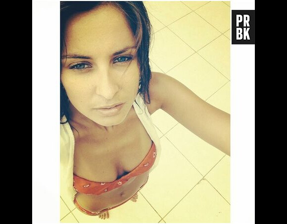 Malika Ménard : selfie sexy en bikini