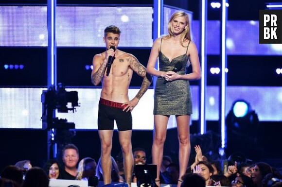 Justin Bieber torse nu et en caleçon Calvin Klein pour les Fashion Rocks, le 9 septembre 2014