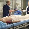 Grey's Anatomy saison 11, épisode 1 : Sarah Drew et Kevin McKidd sur une photo