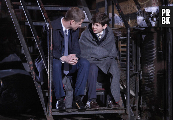 Gotham : Jim Gordon et Bruce Wayne sur une photo