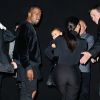Kim Kardashian et Kanye West avec leur petite North au défilé Balenciaga pendant la Fashion Week de Paris, le 24 septembre 2014