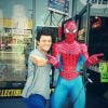 Kev Adams et une statue de Spiderman sur Instagram