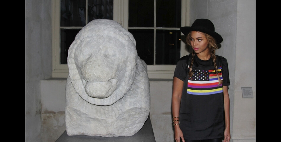 Beyoncé prend la pose au musée sur Louvre