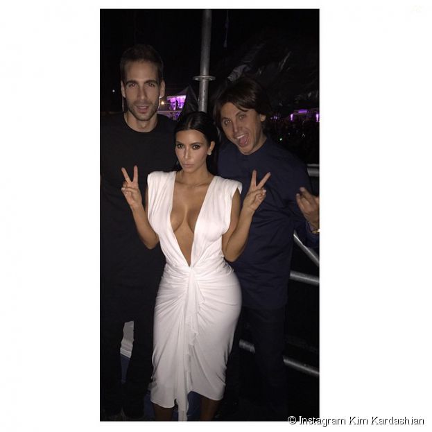 Kim Kardashian et son impressionnant d&eacute;collet&eacute; sur Instagram, le 25 octobre 2015