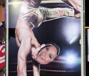 Marianne James dans la peau d'un acrobate à la première de Love Circus, le 28 octobre 2014, aux Folies Bergères
