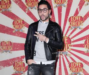Alban Bartoli en mode bad boy à la première de Love Circus, le 28 octobre 2014, aux Folies Bergères