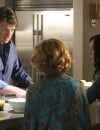 Castle saison 7, épisode 6 : Rick face à Martha et Alexis sur une photo