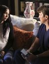 Castle saison 7, épisode 6 : Molly Quinn brune et Nathan Fillion sur une photo