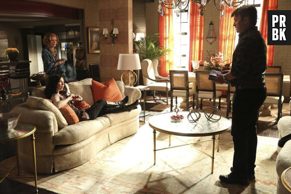 Castle saison 7, épisode 6 : Susan Sullivan, Molly Quinn et Nathan Fillion sur une photo