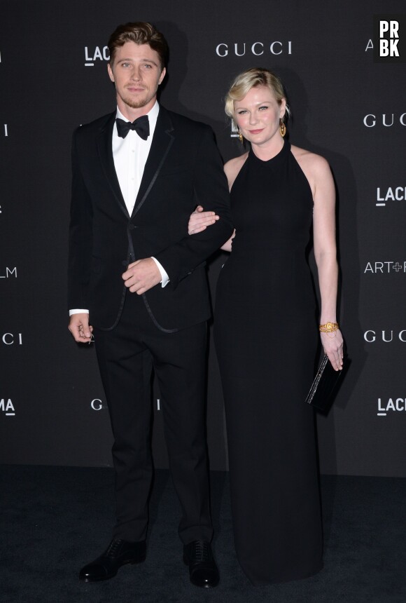 Kirsten Dunst complice avec son petit-ai Garrett Hedlund à l'ACMA, à Los Angeles, le samedi 1er novembre 2014