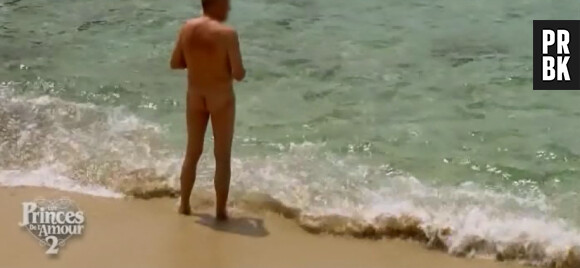 Les Princes de l'amour 2 : les candidats arrivent sur une plage de nudistes