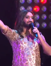 Cyril Hanouna en Conchita Wurst chante 'Les Sardines' pour les 40 ans de carrière de Patrick Sébastien, le 14 novembre 2014 sur France 2
