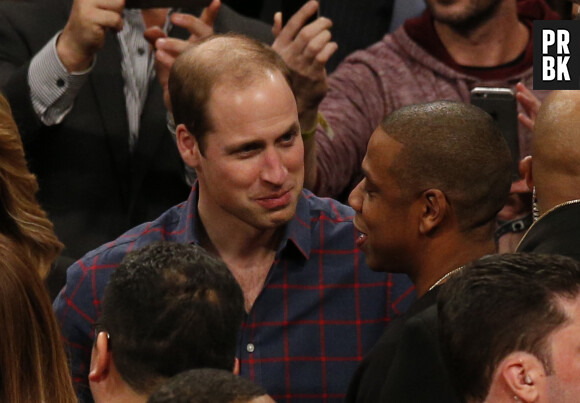 Jay Z et Prince William plaisantent pendant le match Brooklyn Nets vs Cleveland Cavaliers, le 8 décembre 2014 à New York