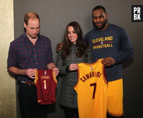 Kate Middleton et Prince William : Lebron James leur offre un maillot dans les coulisses d'un match de NBA, le 8 décembre 2014 à NY