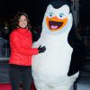 Nathalie Péchalat et les Pingouins de Madagascar inaugurent la patinoire de l'hôtel de Ville, le 16 décembre 2014 à Paris