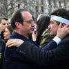 François Hollande et Patrick pelloux lors de la marche républicaine contre le terrorisme à Paris, le 11 janvier 2014