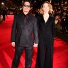 Johnny Depp et Amber Heard main dans la main à l'avant-première de Charlie Mortdecai, le 19 janvier 2015 à Londres