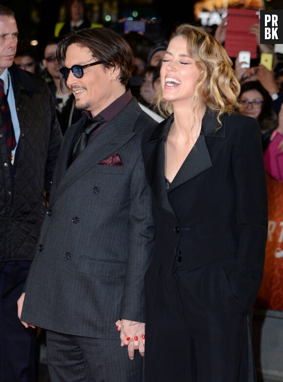 Johnny Depp et Amber Heard heureux à l'avant-première de Charlie Mortdecai, le 19 janvier 2015 à Londres