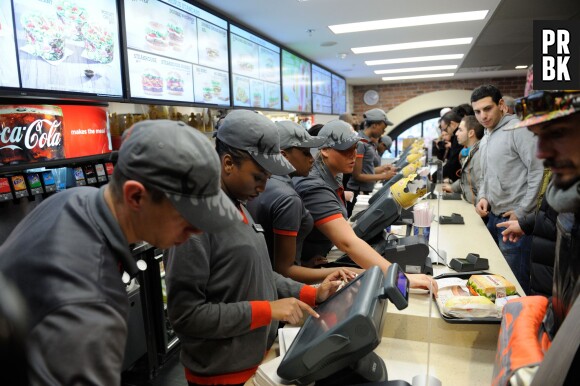 Burger King : effervescence totale pour l'ouverture du restaurant parisien à la Gare St Lazare le 16 décembre 2013