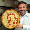 Mark Zuckerberg : son portrait sur une pizza par la pizzaiolo Domenico Crolla installé à Glasgow