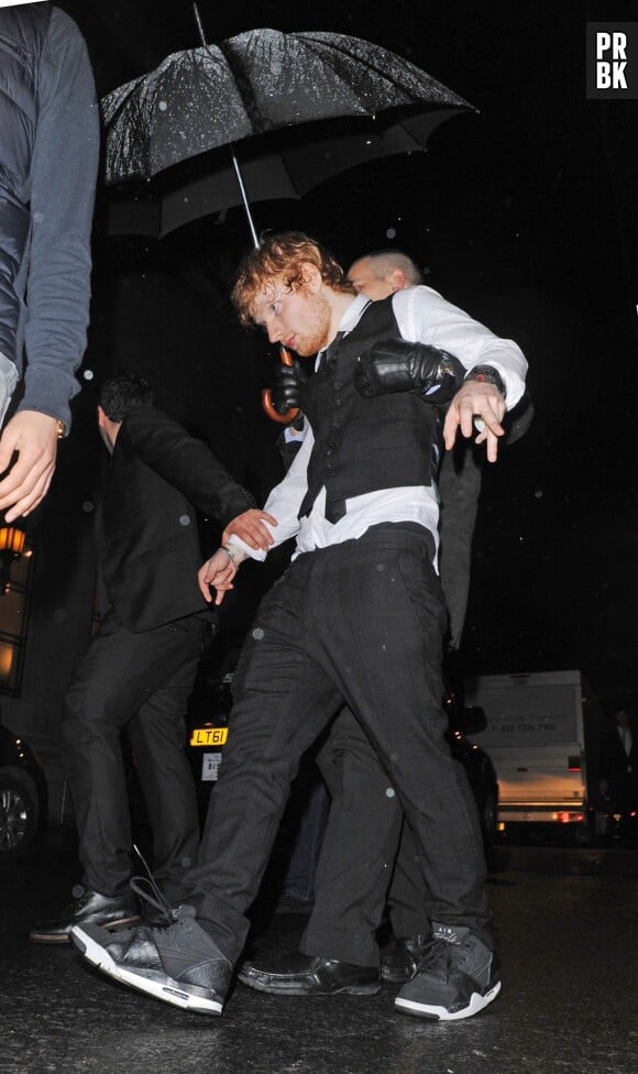 Ed Sheeran bourré après la cérémonie des Brit Awards 2015 le 26 février à Londres