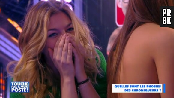 Louane Emera a peur d'une banane dans Touche pas à mon poste le 4 mars 2015 sur D8