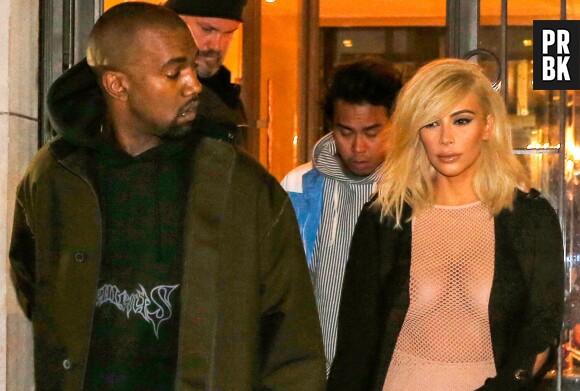 Kim Kardashian sexy en robe transparente en résilles avec Kanye West, le 6 mars 2015 pendant la Fashion Week de Paris
