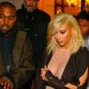 Kim Kardashian sexy en robe transparente en résilles avec Kanye West, le 6 mars 2015 pendant la Fashion Week de Paris