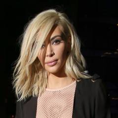 Kim Kardashian à Paris : la bimbo blonde ose la robe résille transparente !