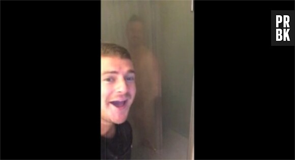 Julien Bert sous la douche dans une vidéo qui buzze sur Snapchat
