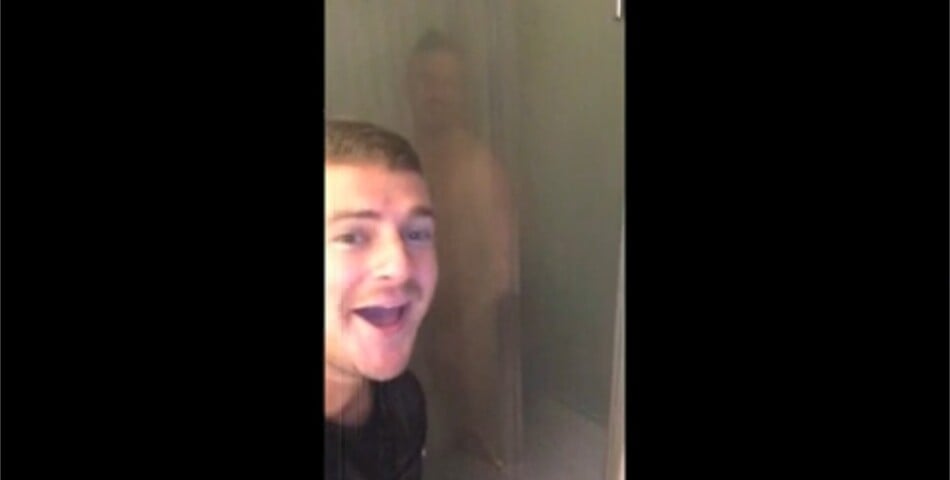  Julien Bert sous la douche dans une vid&amp;eacute;o qui buzze sur Snapchat 
