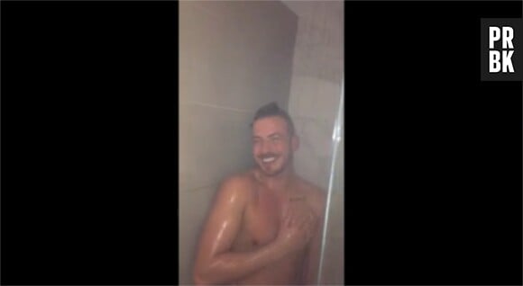 Une vidéo de Julien Bert sous la douche buzze sur Snapchat