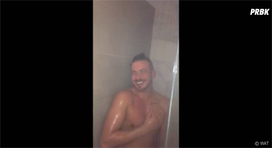  Une vid&amp;eacute;o de Julien Bert sous la douche buzze sur Snapchat 