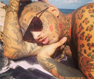 Swagg Man : ses tatouages, du maquillage ?