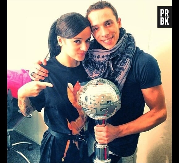 Alizée et Grégoire Lyonnet avec le trophée de Danse avec les Stars 4