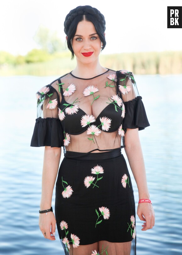 Katy Perry : sa robe critiquée par Cristina Cordula