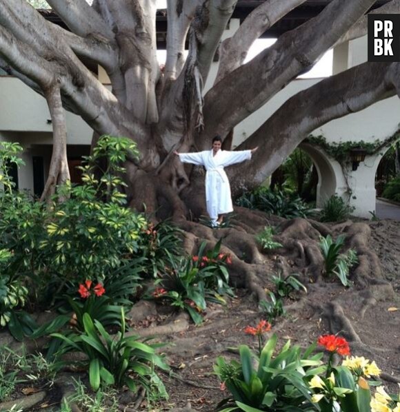 Kourtney Kardashian en peignoir sur Instagram pour la Journée de la Terre, le 22 avril 2015