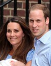 Kate Middleton, le Prince William et lors fils le Prince George &agrave; la sortie de l'h&ocirc;pital St Mary's en juillet 2013 